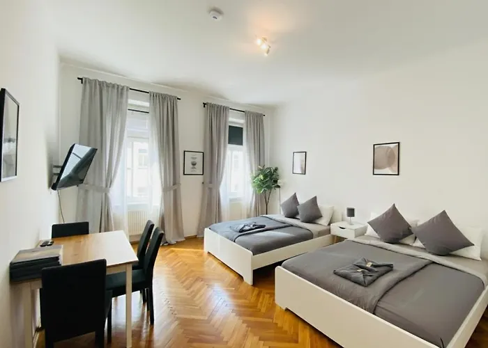 Stylish Flat With 2 Double Beds For 4 People 15A
