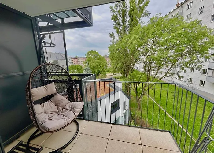 Brand New Danube Apartment With Balcony And Free Parking