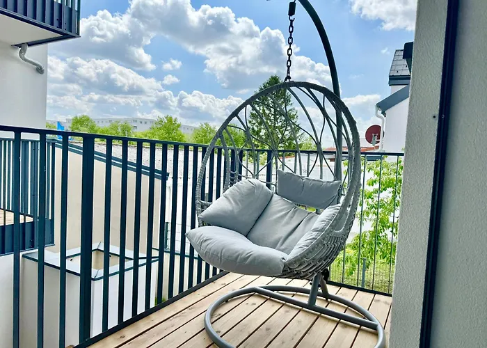 Stylish Apartment With Balcony And Parking - Near Metro