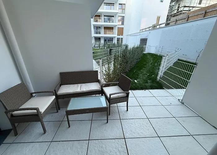Luxury Central Apartment With Free Parking And Garden