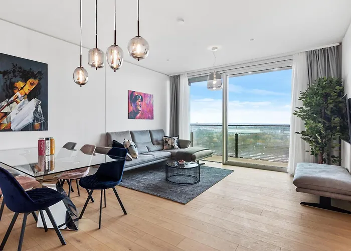 Penthouse Apartment With Rooftop Pool And Terrace City Views