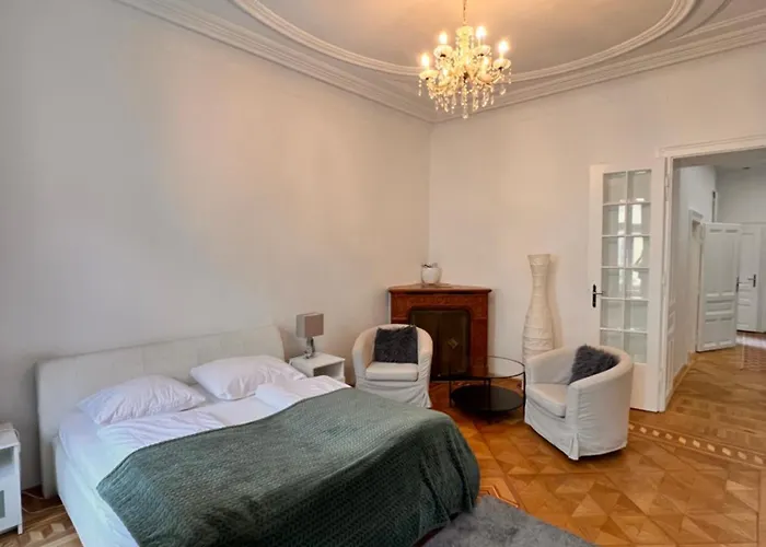 Rema Apartments 10702