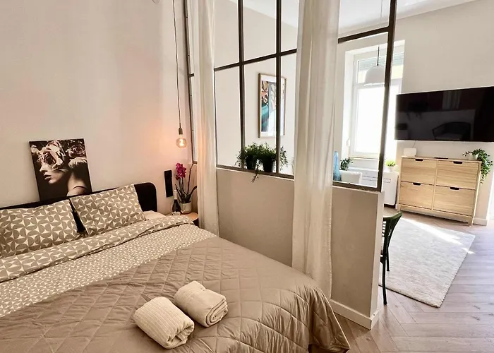 Praterhood Elegant Suites