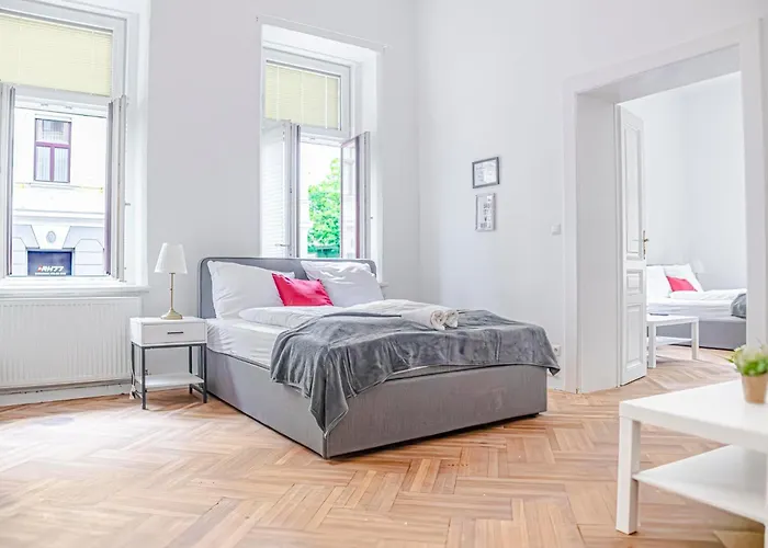 Classy 2Br Apt. W/ Exclusive Location Near Akh