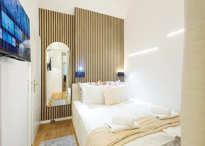 New Paradise Studio L Minutes Walk To City Centre