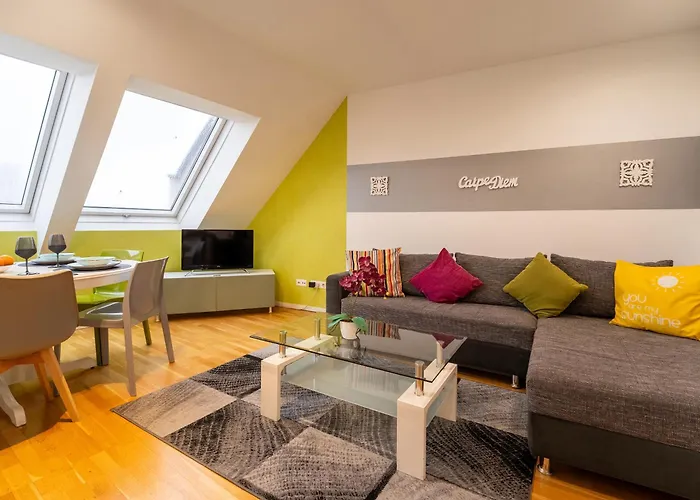 Apartment For 6 With Rooftop Terrace & Air Conditioning, Close To Metro