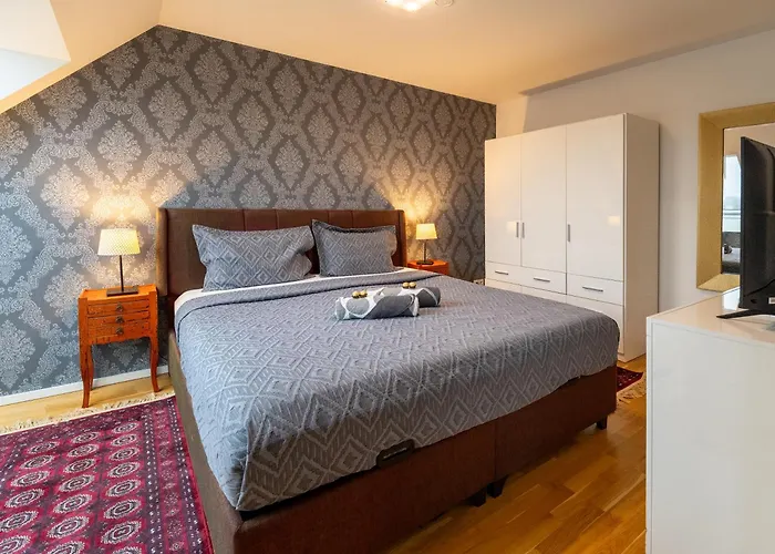 Apartment For 6 With Terrace & Air Conditioning Near Metro U3
