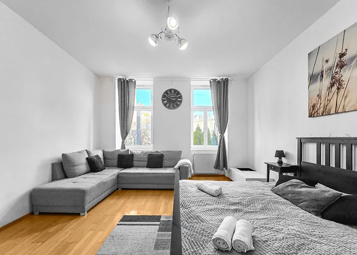 Three-Bedroom Delight, King-Size Beds