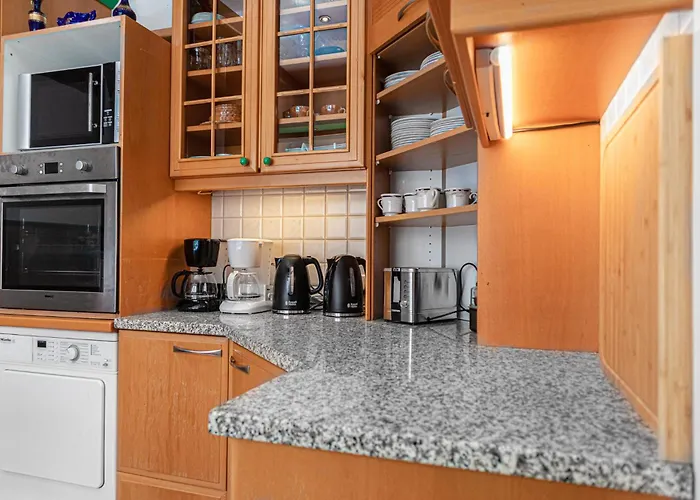 Private Rooms In Elegant Garden Villa With Free Parking