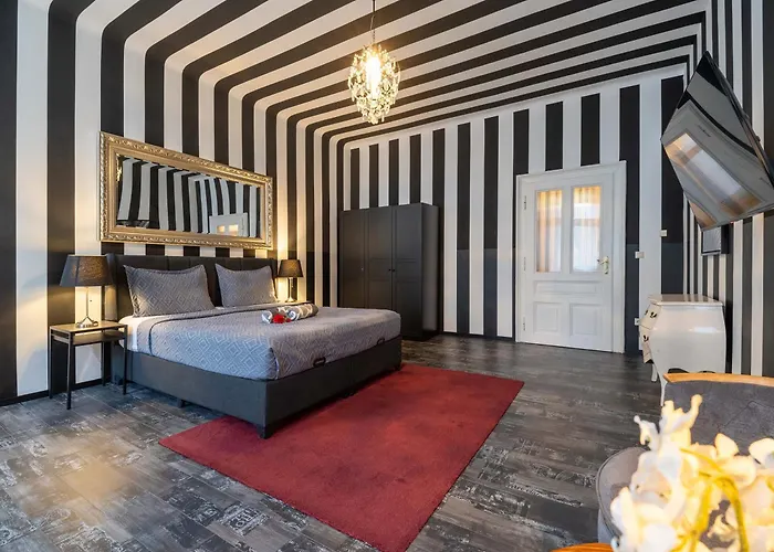 Apartment For 2 Near Karlskirche & U4 Metro