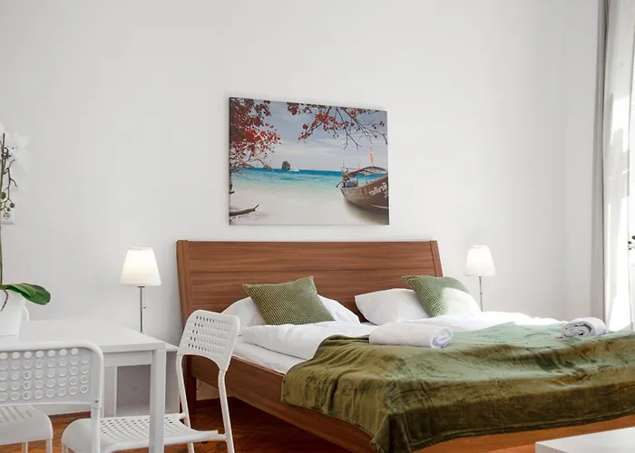 Comfortable 2Br Apartment Next To Rennweg