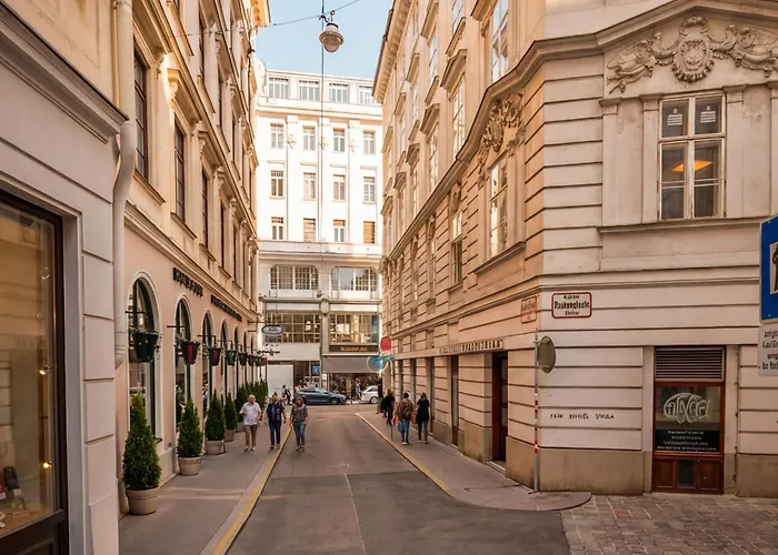 Vienna First District Rooftop Suite - Exclusive Living Near Stephansdom