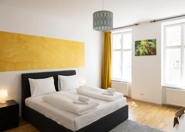 3 Bedroom Long-Term Apartment With Free Parking