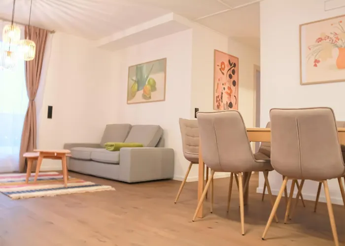 Stylish Penthouse Apartment With Free Parking