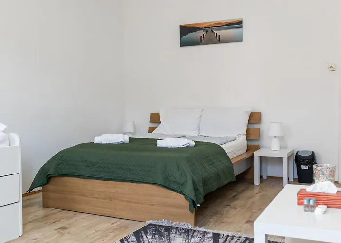 Economical 3-Bedroom Apartment Near Danube & Millennium , Long Stay
