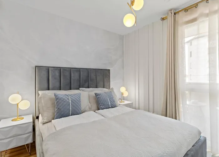 1-Br With Outdoor Space - Onsite Parking For 19,90 Per Day