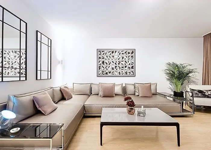 100 M2 Apartment Near Belvedere And Central Train Station