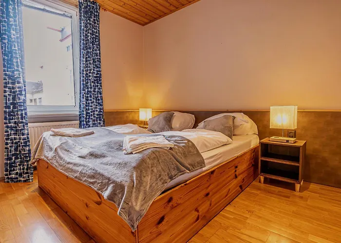 Spacious Two Bedroom Apartment With Living Room Near Wiener Stadthalle