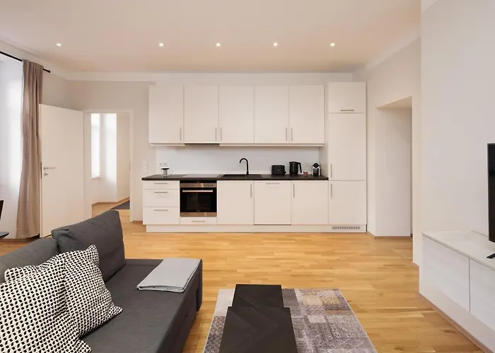 Crown Apartments! Chic Black-And-White Home By Naschmarkt