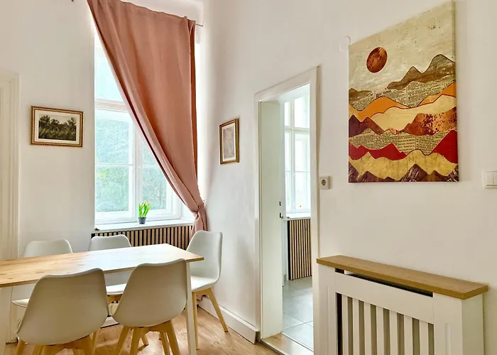 Stylish Cosy 2 Bedroom Apartment With Free Parking