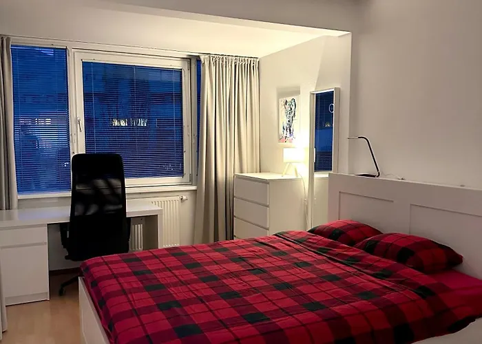Cozy 2-Room Private Apartment Near U1 Subway