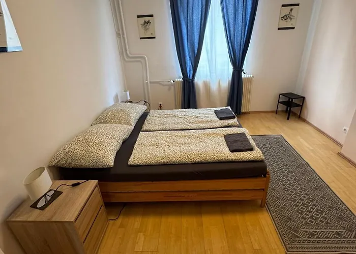 Premium Apartment Near Park