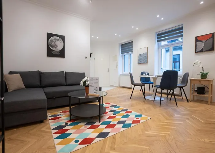 Cozy Vienna Getaway With Balcony