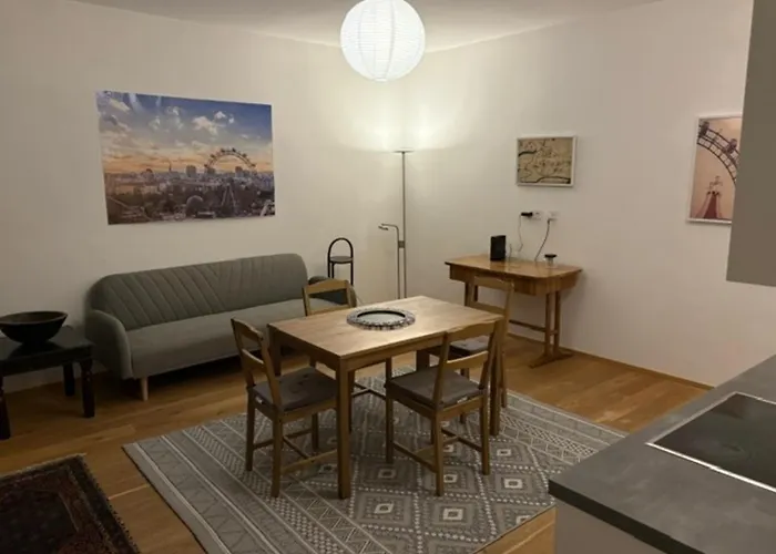 Erdgeschosswohnung Mit Garage Und Innenhof - Westliches Wien