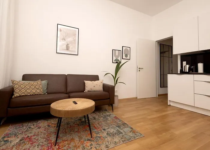 Stylish Apartment With Garden
