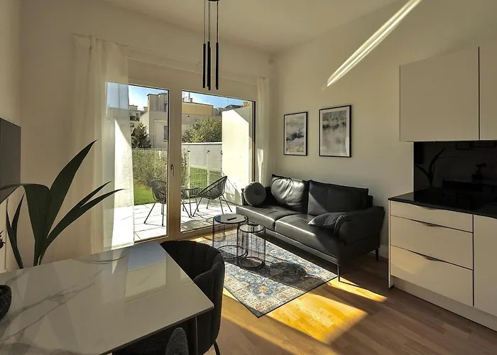 Modern Garden Apartment - 15Min To Center