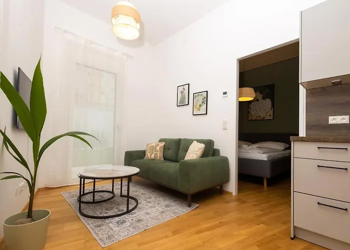 Modern Apartment With Garden & Top Connection