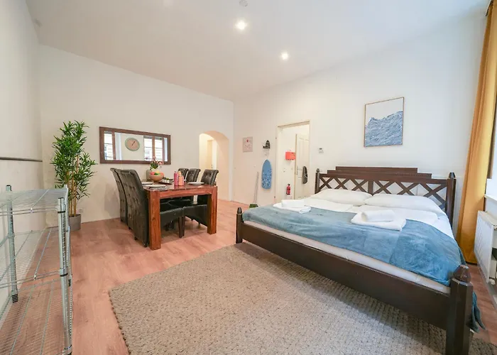 3 King-Size Beds, 15 Min From Vienna Hauptbahnhof, Ground Floor