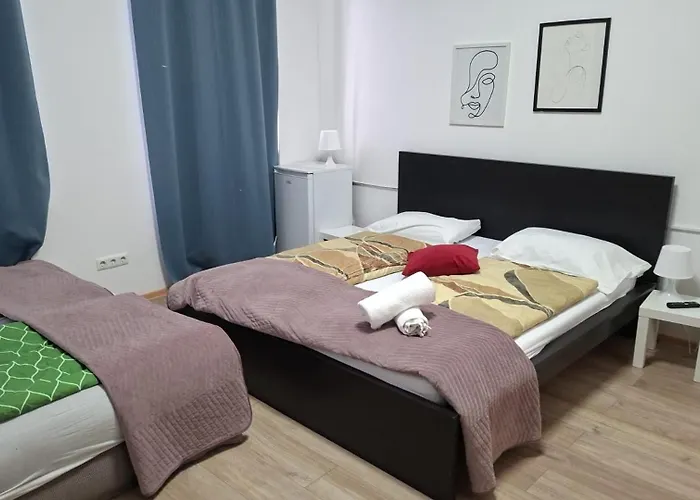 Private Rooms In Comfy 6-Bedroom Apartment Near Millennium City