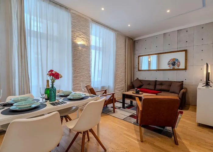 Premium Apartment For 4 Near Westbahnhof & Mariahilfer Strasse