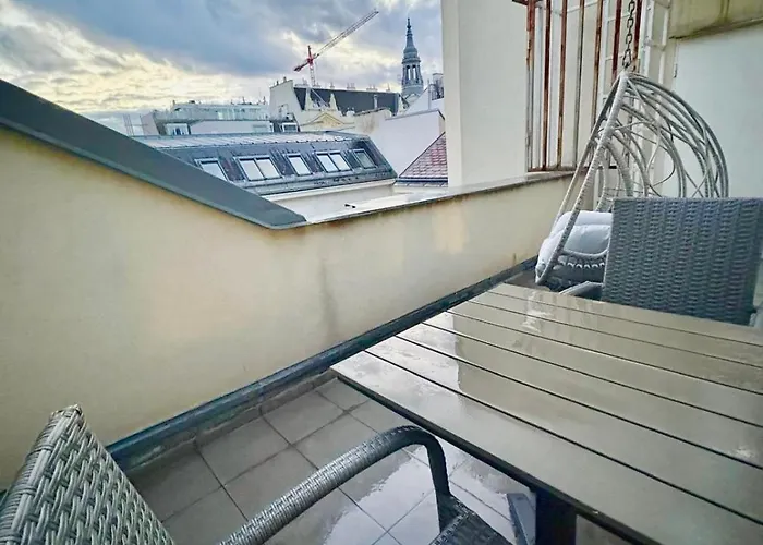 Rooftop Apartment With Balcony & Ac