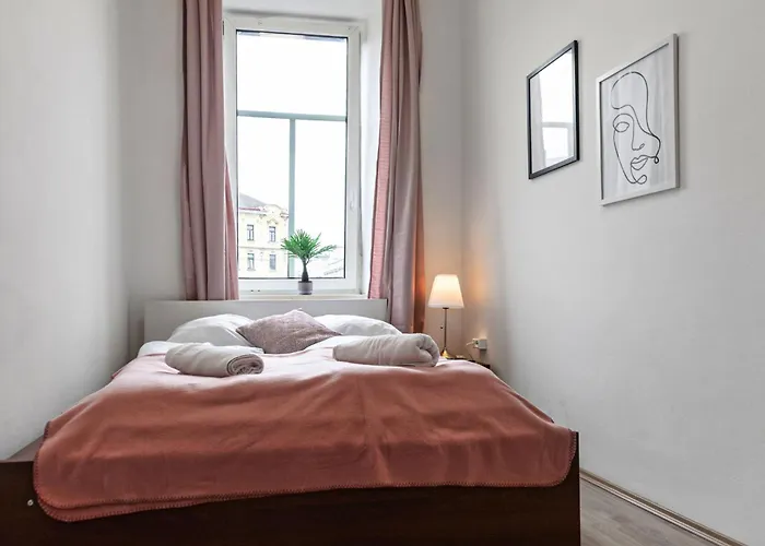 Elegant Private Rooms Close To Millennium City