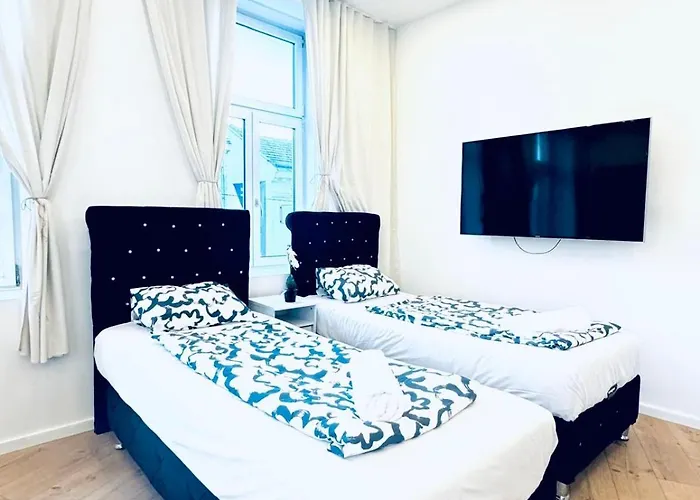 Stylish 3-Bedroom Stay Close To Kaufpark Alterlaa