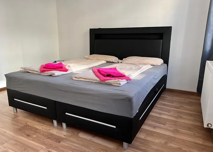 15-Min To Center, Comfy Private Rooms With Shared Wc & Kitchen