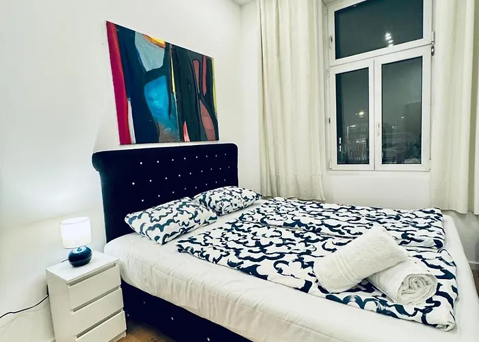 Private Rooms In Elegant 5-Bedroom Residence Near Kaufpark Alterlaa