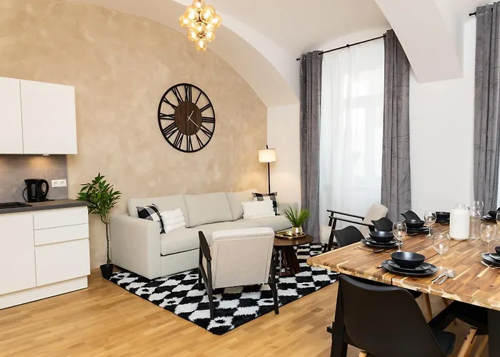 High-End 3 Bedroom Apartment L Free Parking L Ac In Every Room L Sleeps 11