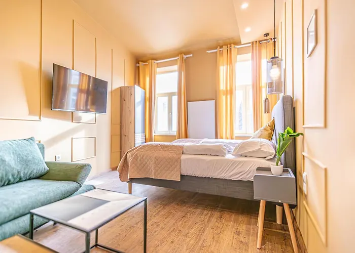 Cozy Private Rooms In Shared Apartment Near Westbahnhof, Ideal For Long Stays