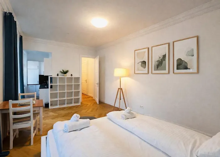 Modern Apartment Close To Subway & Vineyards