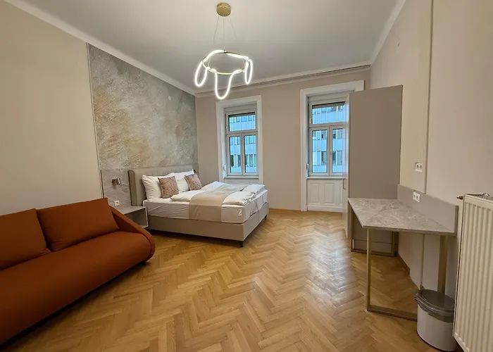 Convenient Apartment Near U6 - Fast City Access