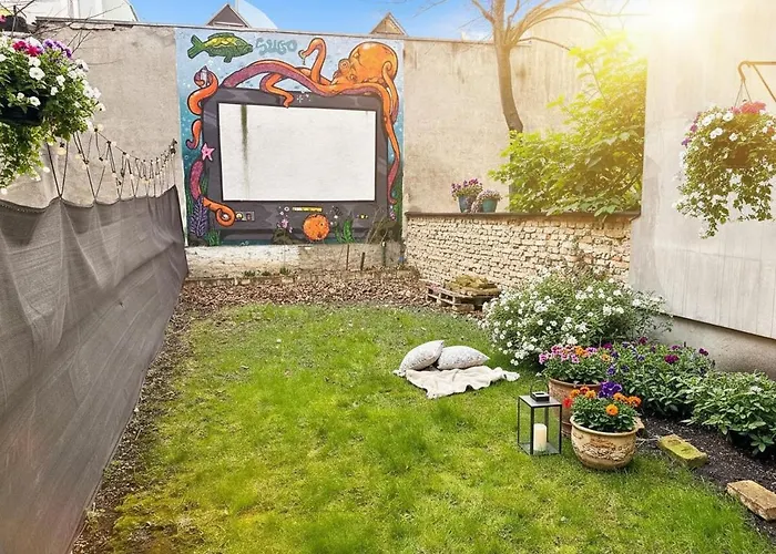 Urban 2-Bedroom Garden Escape With Netflix Projector & Full Amenities Near Westbahnhof Metro