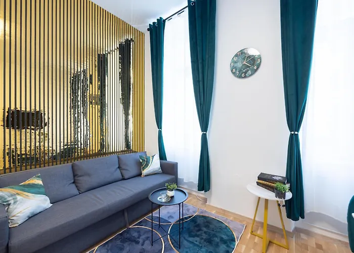 Deluxe City Center Apartment! Free Garage Parking Included! Close To Metro U2 & Vienna Congress Center!