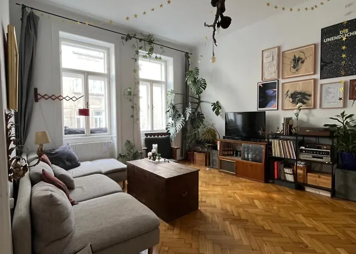 Kuenstlerische Altbauwohnung Im Beliebten Nibelungenviertel