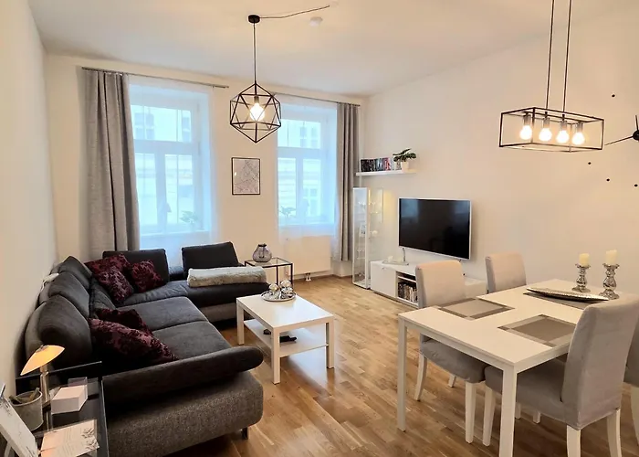 Apartment Schoenbrunn - Geraeumig Und Liebevoll Dekoriert In Zentrumsnaehe