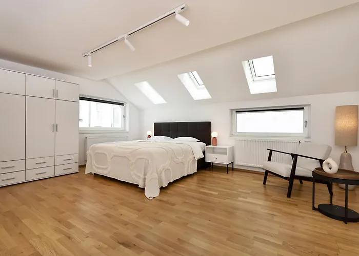 Cozy, Stylish And Renovated Duplex In A Quiet Area And 15 Min To Vienna Center