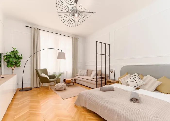 Expats And Relocation - Only Monthly Stays - Near U1 Metro