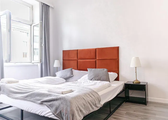 Two Modern Apartments Comfortable Stay For Groups